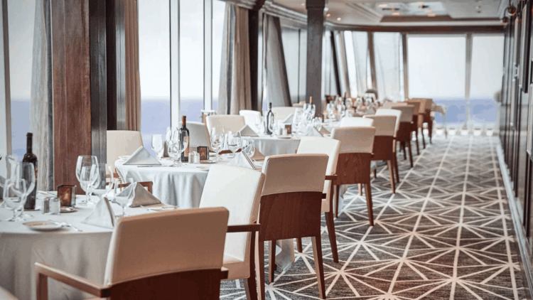 Salle à manger principale à bord du Coral Princess